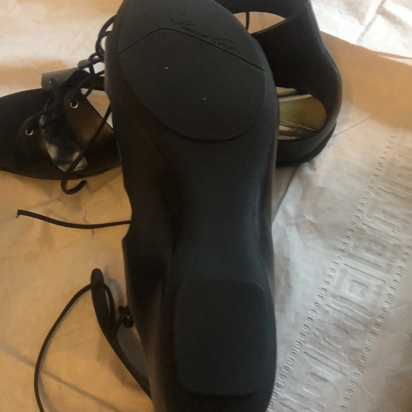 Kenneth Cole Women’s sandal - Picture 3 of 6